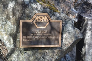 Ytterby_gruva_ASM_sign